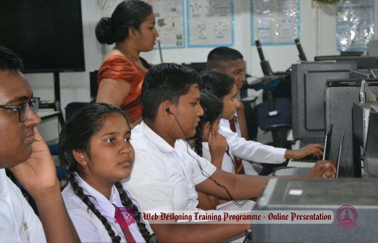 වෙබ් අඩවි නිර්මාණය පිළිබඳ පුහුණු වැඩමුළුවට සහභාගී වූ විද්‍යාලීය තොරතුරු තාක්ෂණ සංගමයේ සිසු දරුවන් ස්වකීය වෙබ් අඩවි නිර්මාණය.